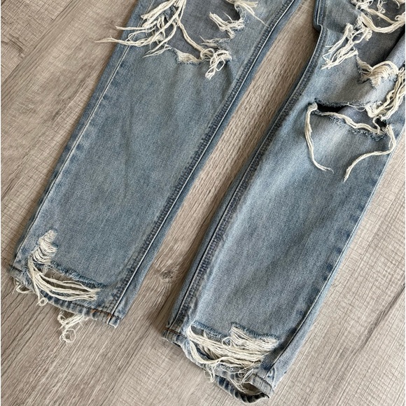 American Eagle Tomgirl Light Wash Destroyed Ripped Straight Leg Jeans - Picture 4 of 9
